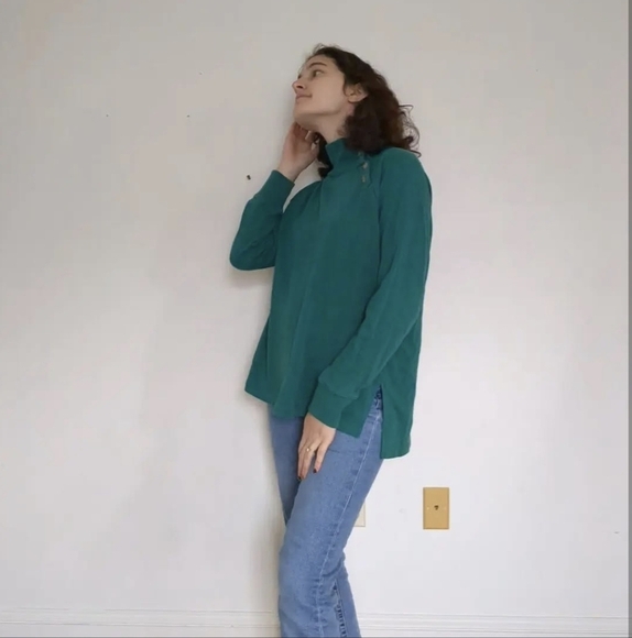 Chic Green Buttoned Turtleneck Sweater - Picture 5 of 7